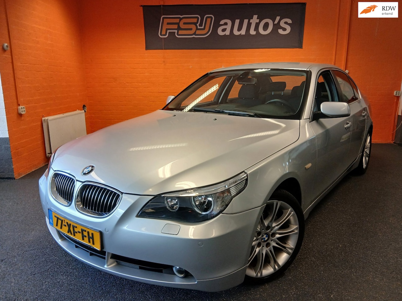 BMW 5-serie - 523i / AUTOMAAT / BUSINESS LINE / NAVI / AIRCO!! - AutoWereld.nl