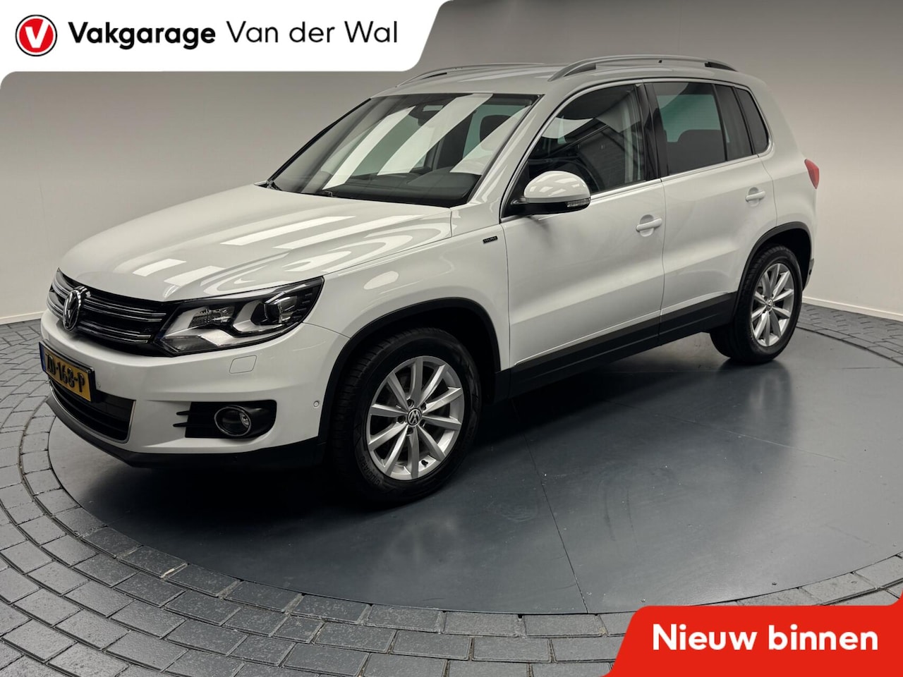 Volkswagen Tiguan - 1.4 TSi Sport&Style Trekhaak-Carplay-Cr.contr-Clima-Parkeersensoren-Stoelverwarming-Lm17'' - AutoWereld.nl