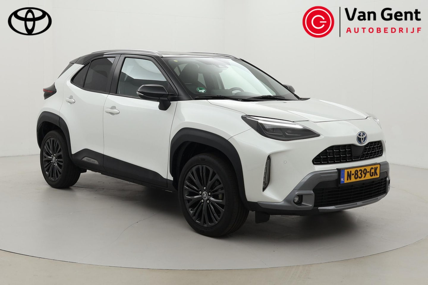 Toyota Yaris Cross - 1.5 Hybrid Adventure | Dodehoek detectie | Matrix LED | Head-up display | Stoel-/stuurverw - AutoWereld.nl