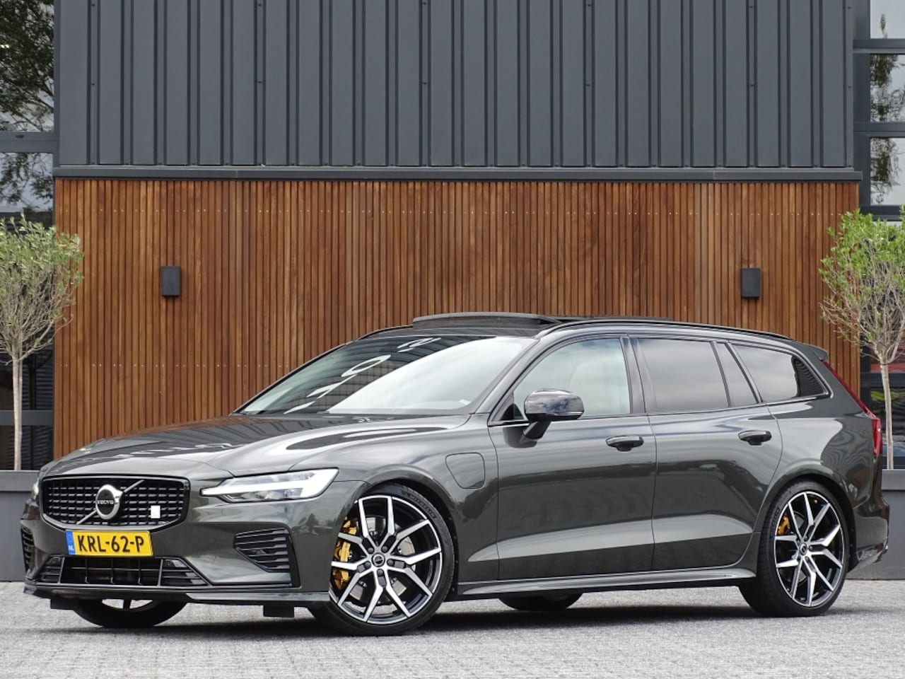 Volvo V60 - Inscription Plug-In Hybrid AWD 405PK / LED / Heico Ed. - AutoWereld.nl