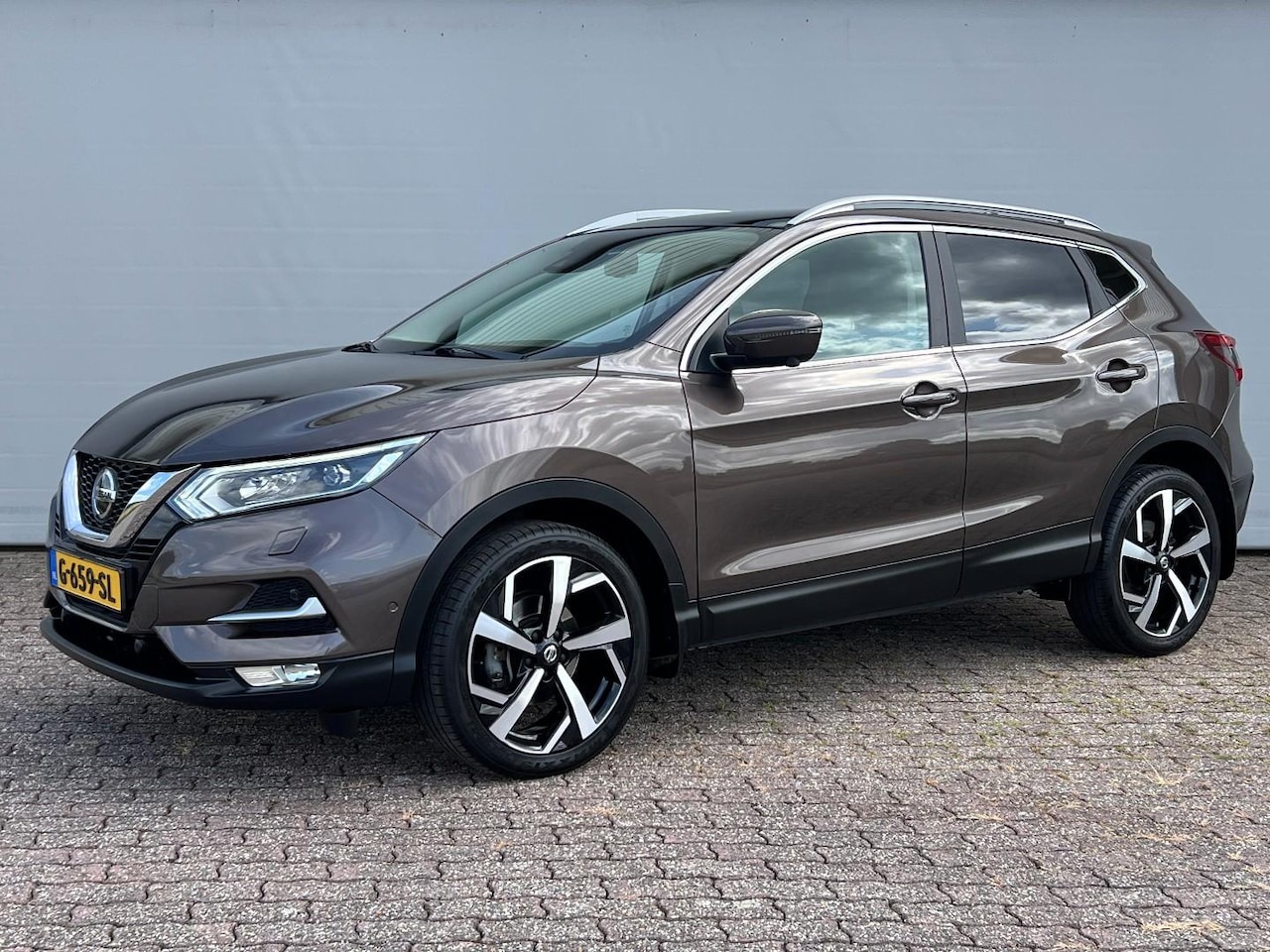 Nissan Qashqai - 1.3 DIG-T | Tekna | Panoramadak | Trekhaak | Nieuwstaat! - AutoWereld.nl