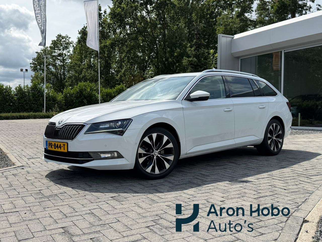 Skoda Superb Combi - 1.4 TSI ACT Style Business Pano, Memory, Stoelverwarming, Canton, Carplay - AutoWereld.nl
