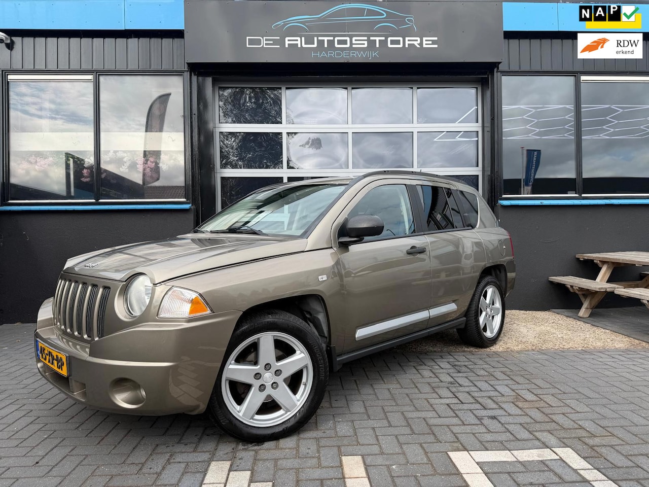 Jeep Compass - 2.4 Limited Airco leder Cruise pdc 18inch Trekhaak Stoelverw geheel dealer onderhouden!! Z - AutoWereld.nl
