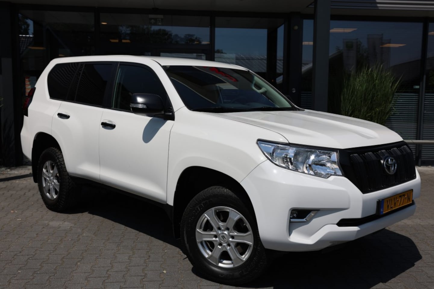 Toyota Land Cruiser 150 - 2.8 D-4D 5DRS COMFORT A/T VAN - AutoWereld.nl