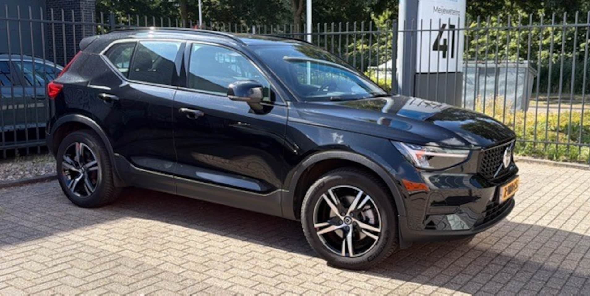 Volvo XC40 - B4 200 PK Plus | All Seas | Pano-dak | Harman Kardon | Adapt. cruise control - AutoWereld.nl