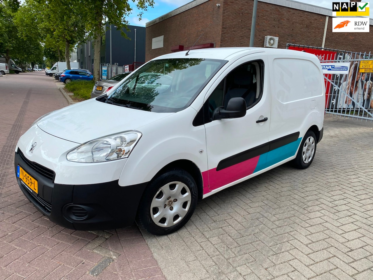 Peugeot Partner - 120 1.6 e-HDI / Airco / 3Zits / 2014 / Euro5 / Airbag / Elek Ramen / Elek Spiegels / Stuur - AutoWereld.nl