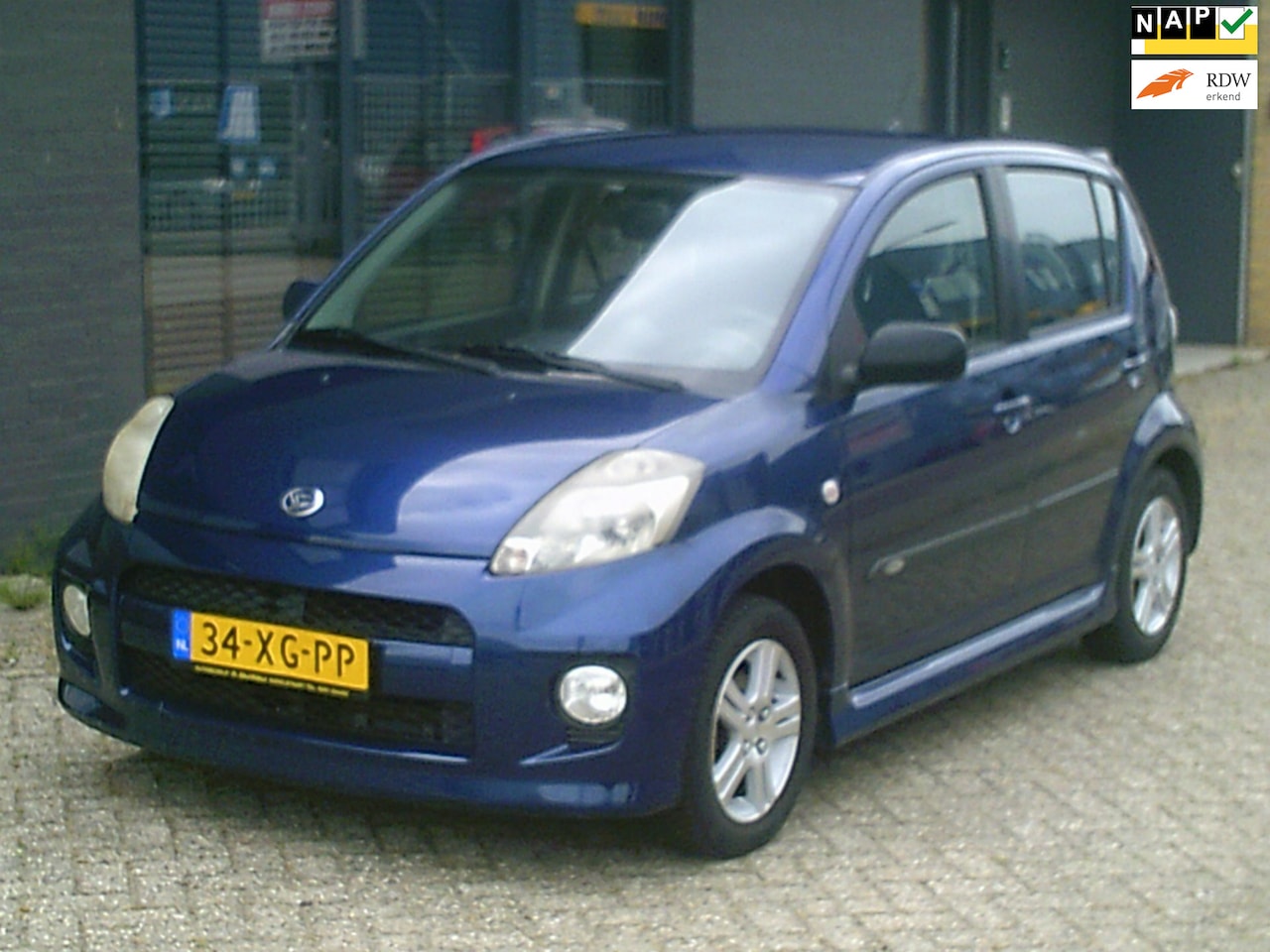 Daihatsu Sirion 2 - 1.3-16V Comfort Nwe Apk Airco LM-V Stuurbekr Trekhaak - AutoWereld.nl