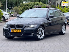 BMW 3-serie Touring - 318i High Executive | Automaat | Xenon | Parkeersensoren | Trekhaak | Bluethooth | Climate