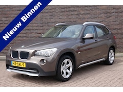BMW X1 - sDrive20i Business, leder, trekhaak afneembaar, navi, camera, keurige auto