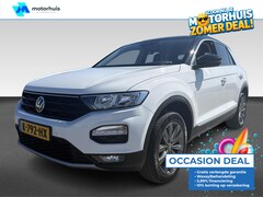 Volkswagen T-Roc - 1.5 TSI Style Business | Achteruitrijcamera | Draadloze telefoonlader | Elektrisch bedienb