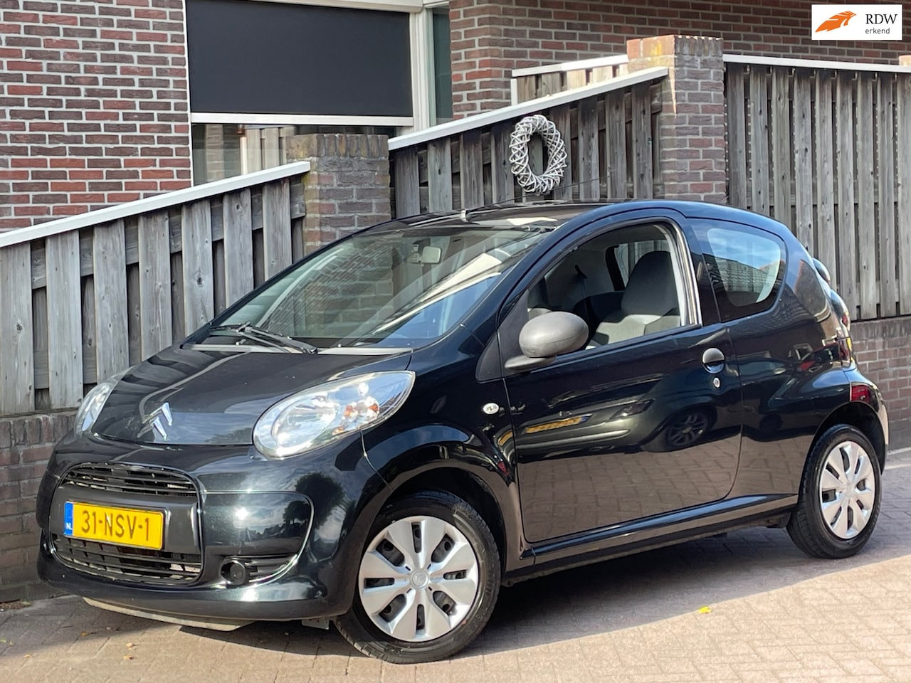 Citroën C1 - 1.0-12V Séduction Stuurbekr, 20DKM, Zwart, APK 02-2027! - AutoWereld.nl