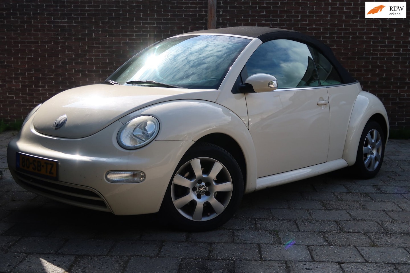 Volkswagen New Beetle Cabriolet - 2.0 Highline *Rijklaarprijs *Airco *Stoelverwarming *Lederen bekleding - AutoWereld.nl