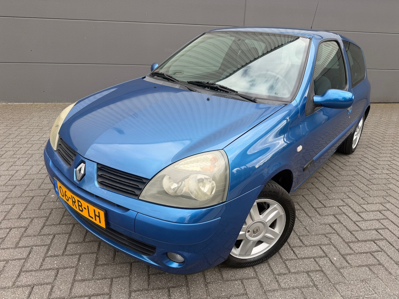 Renault Clio - 1.2-16V Authentique Comfort*Airco*Trekhaak*Bluetooth*Elkt-Ramen - AutoWereld.nl