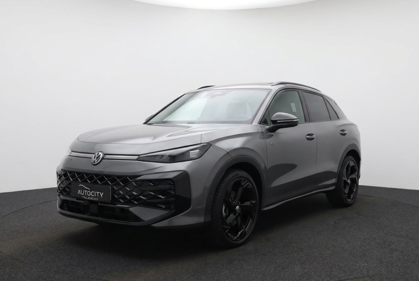 Volkswagen T-Roc - 1.5 eTSI R-Line Black Style 150PK | Pano | IQ Lights | Trekhaak | 20" | Winterpakket - AutoWereld.nl