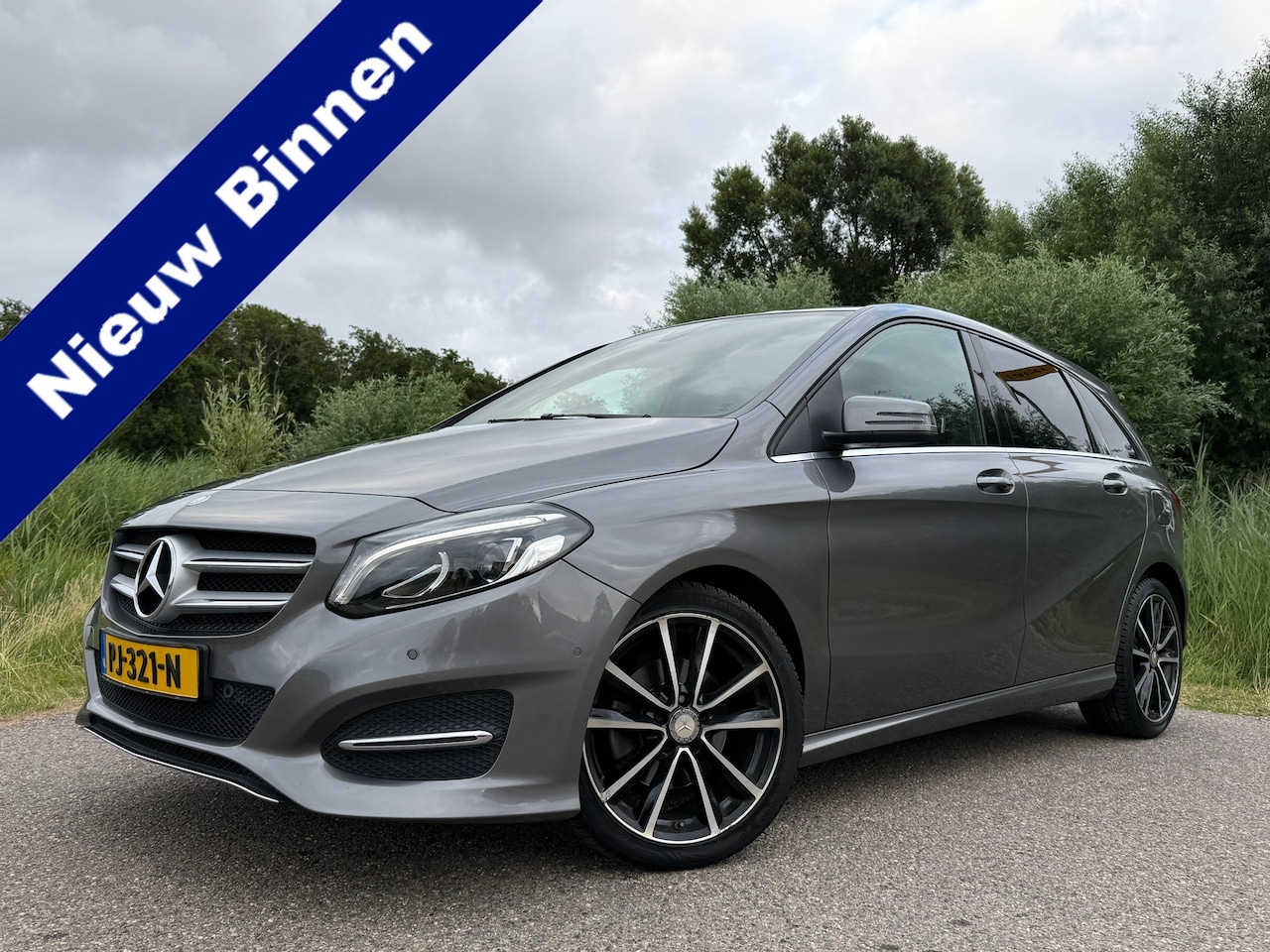 Mercedes-Benz B-klasse - 180 Activity Edition Automaat | AMG-Line | 1e Eigenaar | Leder | 18" Velgen | Navi | Clima - AutoWereld.nl