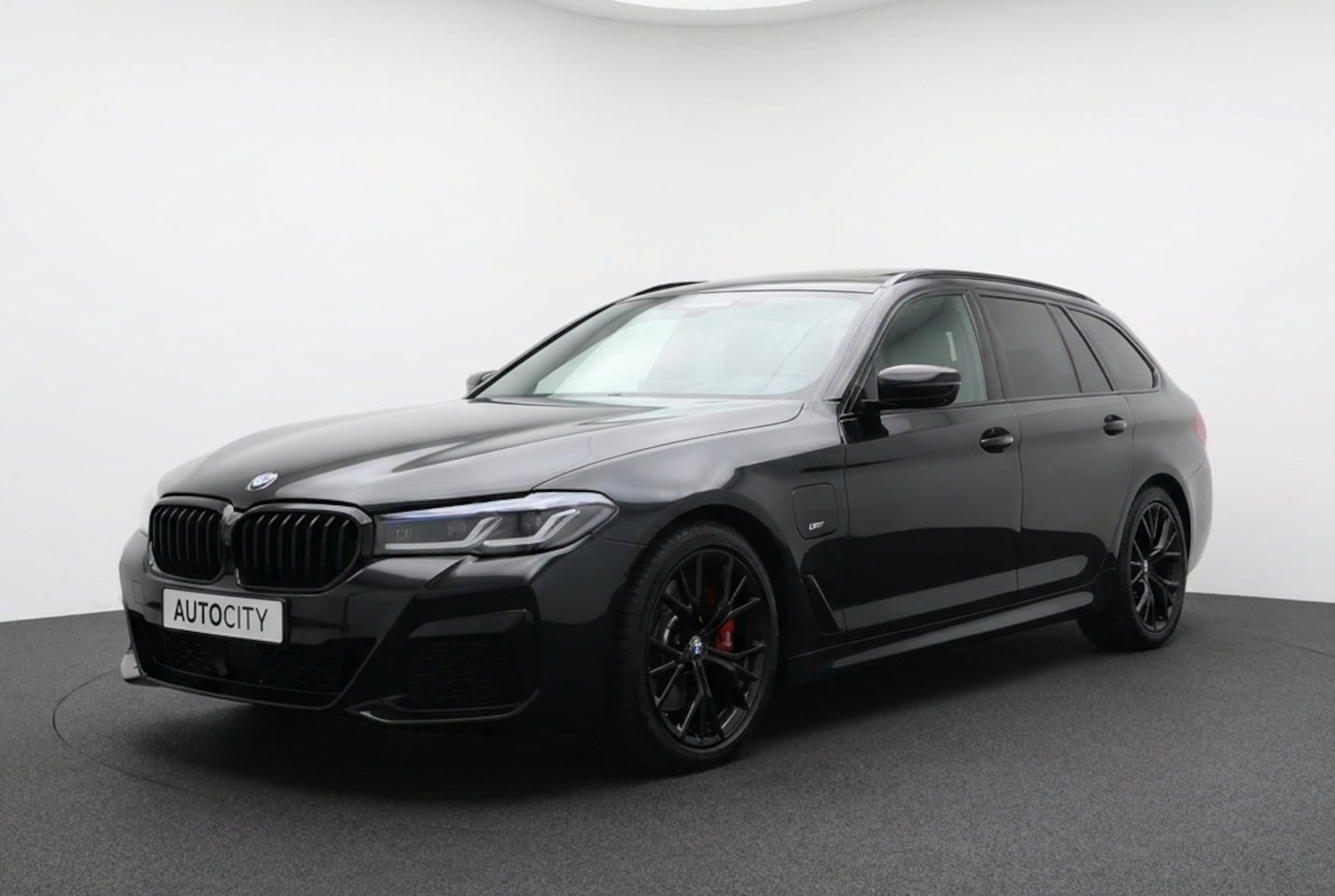 BMW 5-serie Touring - 530e M Sport Pano l Laser l 360 l HUD l VOL OPTIES - AutoWereld.nl