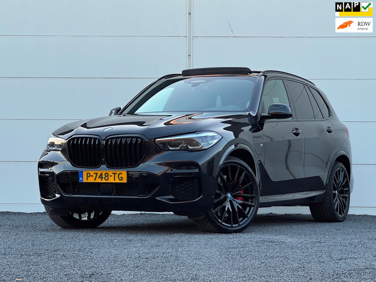 BMW X5 - XDrive45e High Exe 394 PK Org NL M-Sport Pano HUD 360 Cam 22" Luchtvering Alarm klasse 5 - AutoWereld.nl