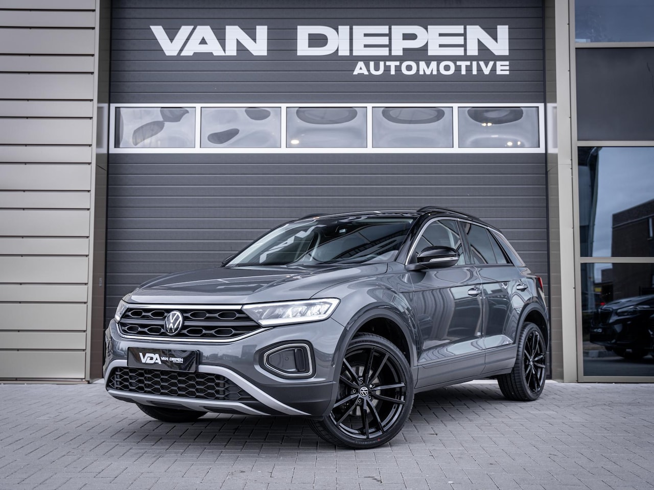 Volkswagen T-Roc - 1.5 TSI Life - ACC l Apple Cplay l Camera l Navigatie - AutoWereld.nl