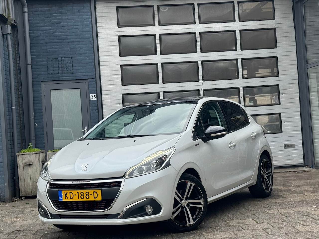 Peugeot 208 - 1.2 PureTech GT-line | Clima | Camera | Pano | N.A.P - AutoWereld.nl