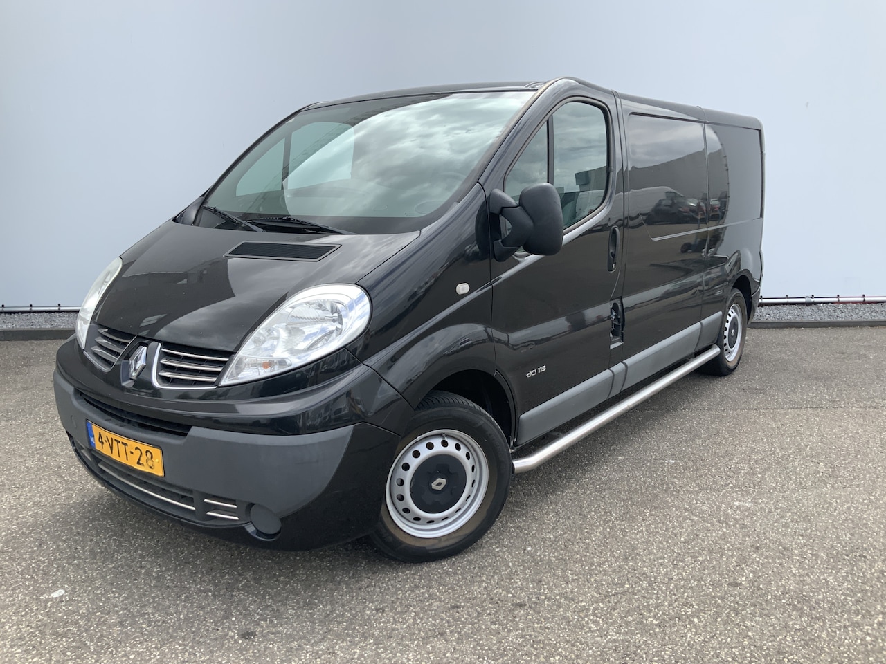 Renault Trafic - 2.0 dCi T29 L2H1 Eco Airco Cruise 3 Zits Side Bar Trekhaak 2000 kg Euro 5 - AutoWereld.nl