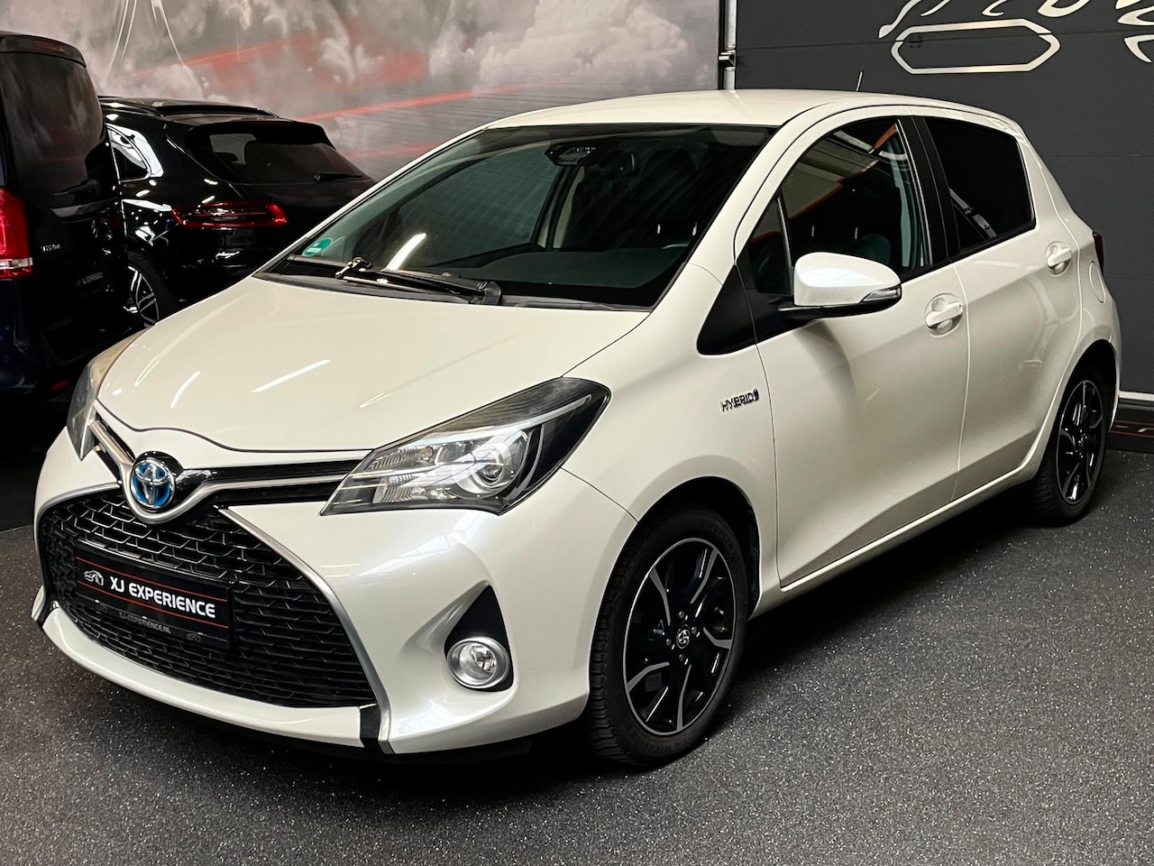 Toyota Yaris - 1.5 Hybrid Dynamic Bi-Tone Cruise ,Stoel verw, Navigatie & Camera - AutoWereld.nl