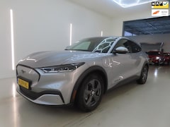 Ford Mustang Mach-E - Extended RWD 98 kWh | SOH 91% | Trekhaak | CarPlay | Stoel- en stuurverwarming | 1e Eigena