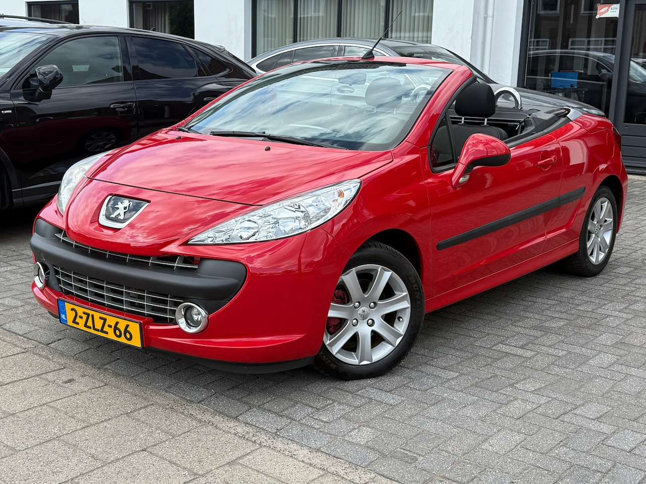 Peugeot 207 CC - 1.6 VTi 1.6 VTi, Climate control,L.M.Velgen,Stoelverwarming,Parkeersensoren - AutoWereld.nl