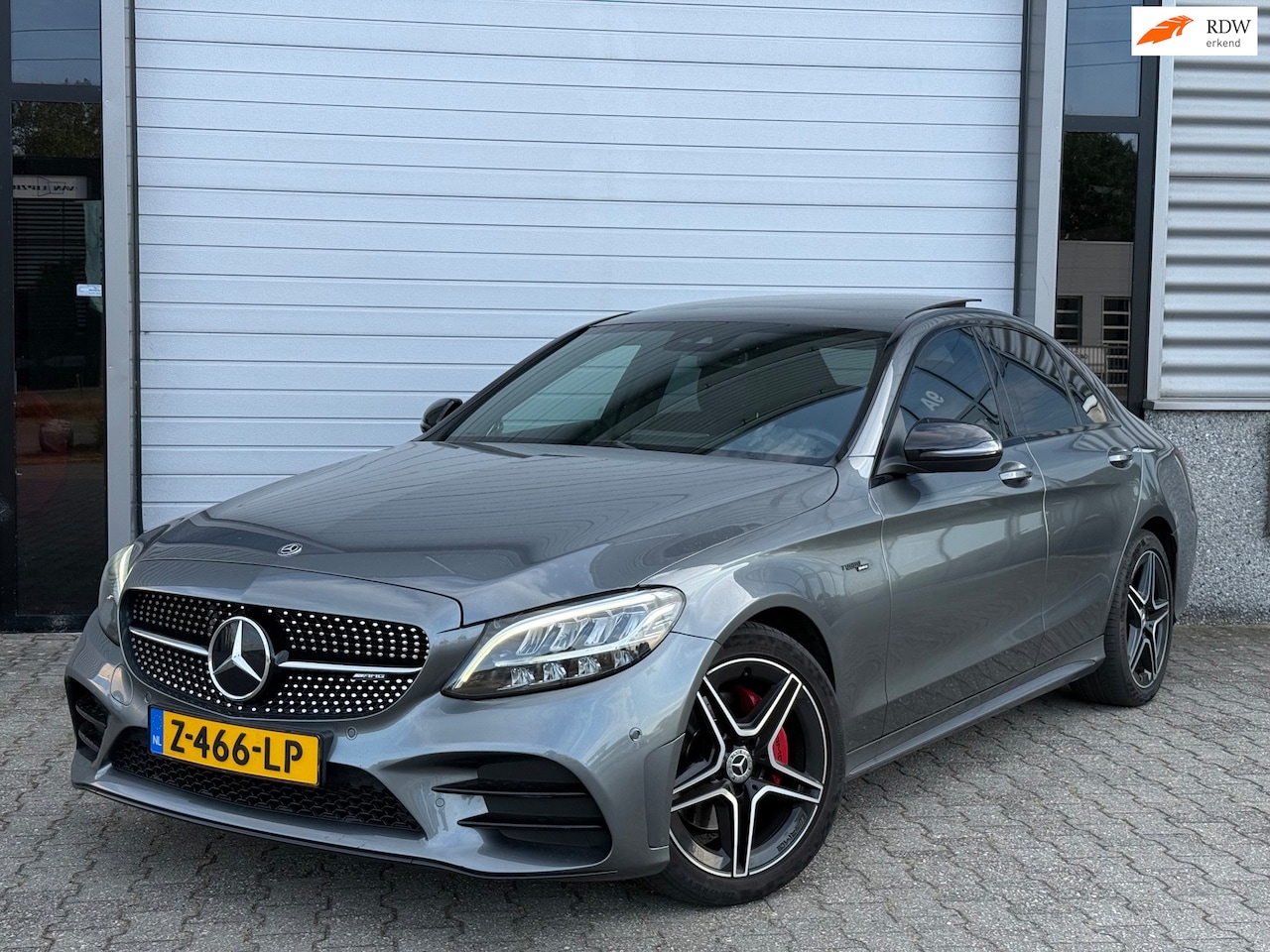 Mercedes-Benz C-klasse - 180 Amg Night Leder Pano Elektrische stoelen - AutoWereld.nl