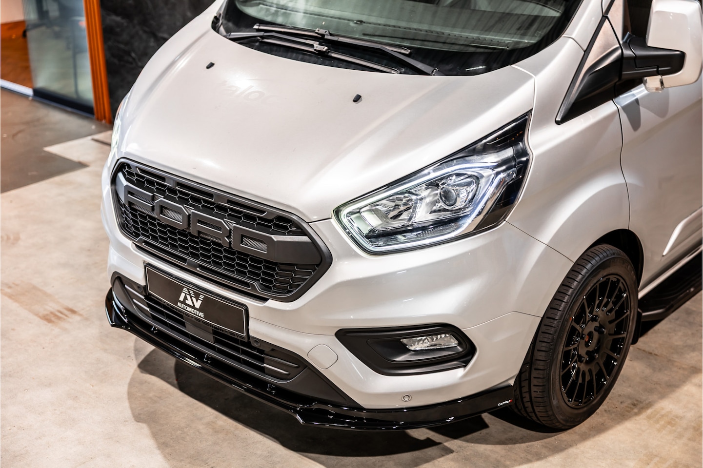 Ford Transit Custom - 340 2.0 TDCI 170 PK L2H1 | ACC | CarPlay | Camera | Navigatie | Stoelverwarming | DAB | PD - AutoWereld.nl