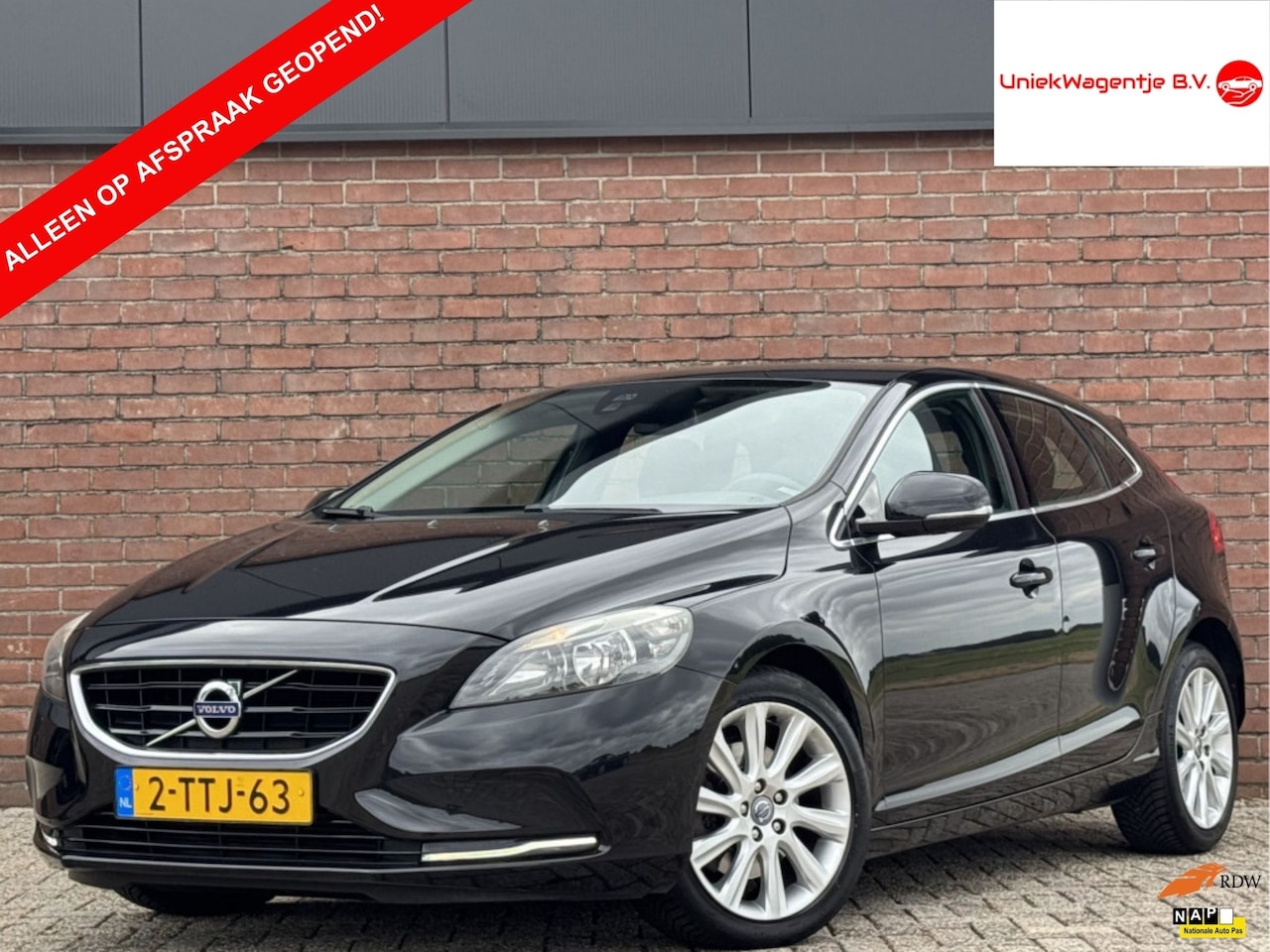 Volvo V40 - 1.6 T4 MOMENTUM | NL-AUTO! | DEALER OH! | NAVI! - AutoWereld.nl