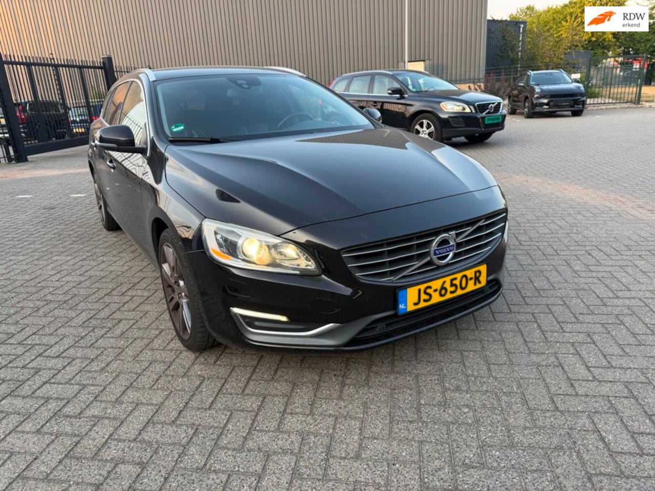 Volvo V60 - 2.0 D4 Ocean Race LEER/ OPEN DAK/CAMERA/Elektrische STOELEN - AutoWereld.nl