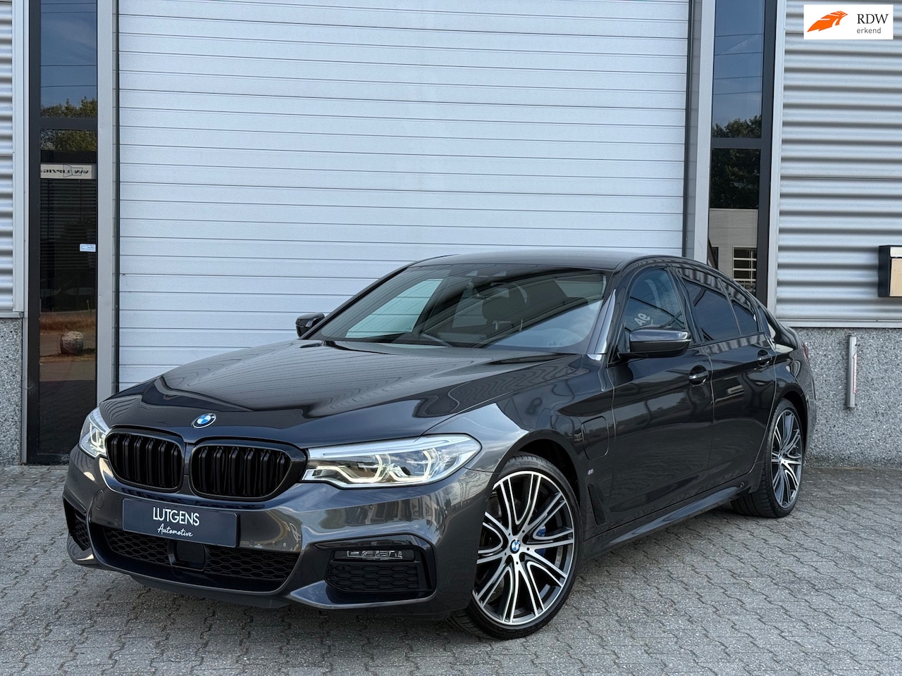 BMW 5-serie - 530e M Pakket Head Up Harman Shadow - AutoWereld.nl