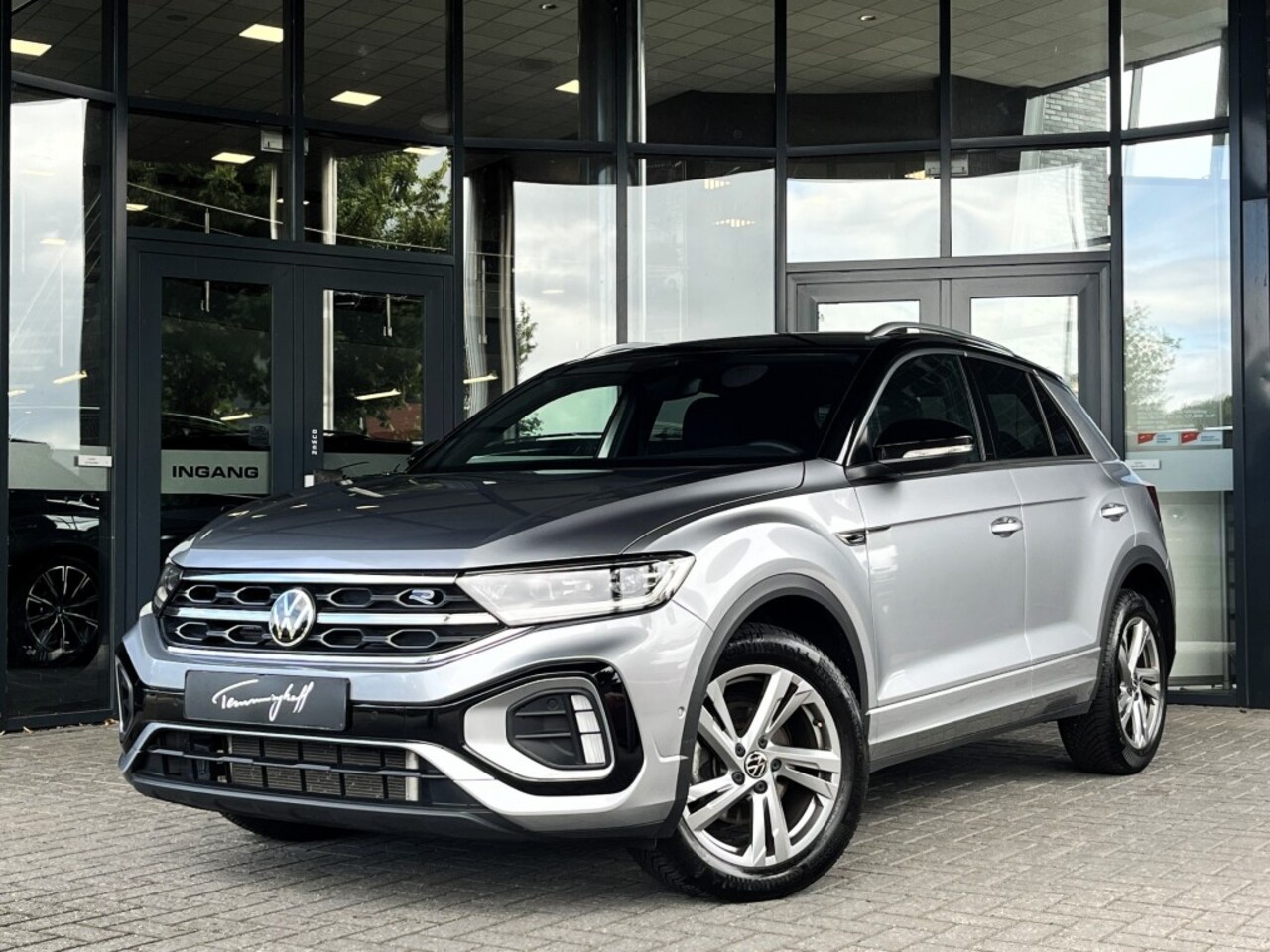 Volkswagen T-Roc - 1.5 TSi DSG R-LINE - AFN. TREKH. - CAMERA - IQ - AutoWereld.nl