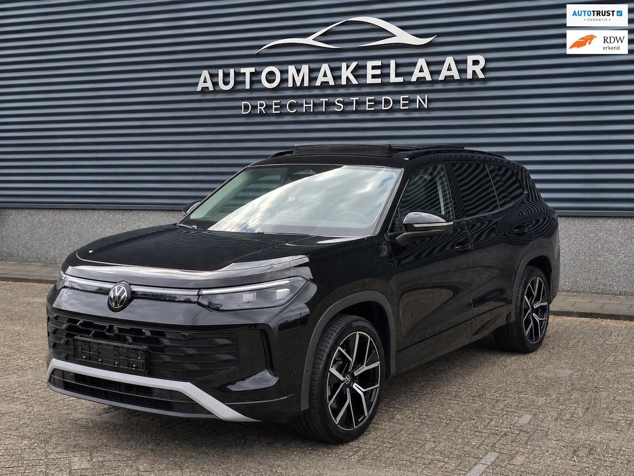 Volkswagen Tayron - 1.5 eTSI 7 zits/ Pano/ 20 inch R-line/ Trekhaak/ Garantie/ Top auto! - AutoWereld.nl