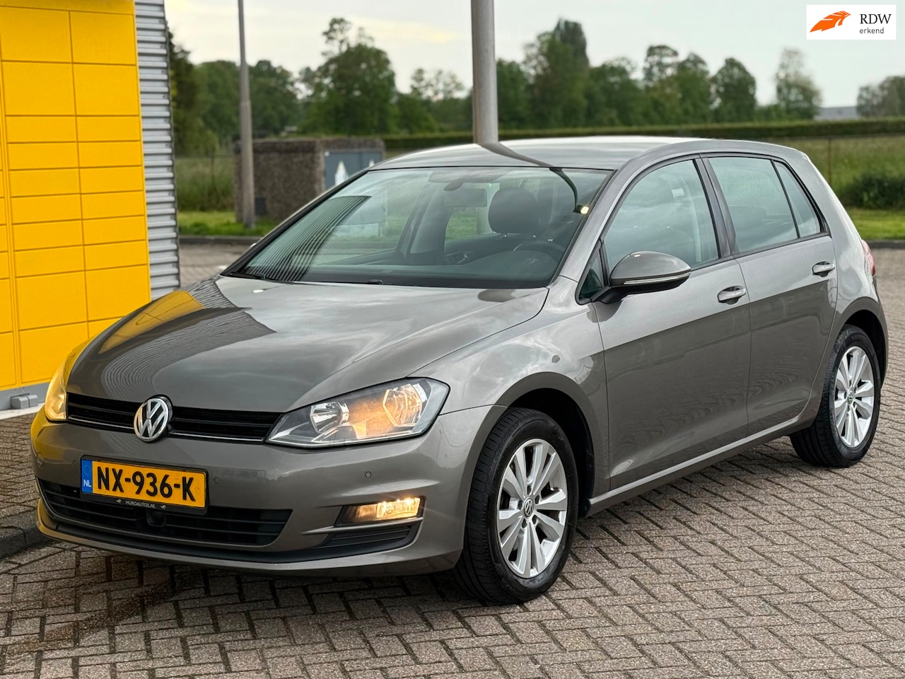 Volkswagen Golf - 1.2 TSI BlueMotion ECC Airco Navi stoelverw PDC Adaptive cruise - AutoWereld.nl