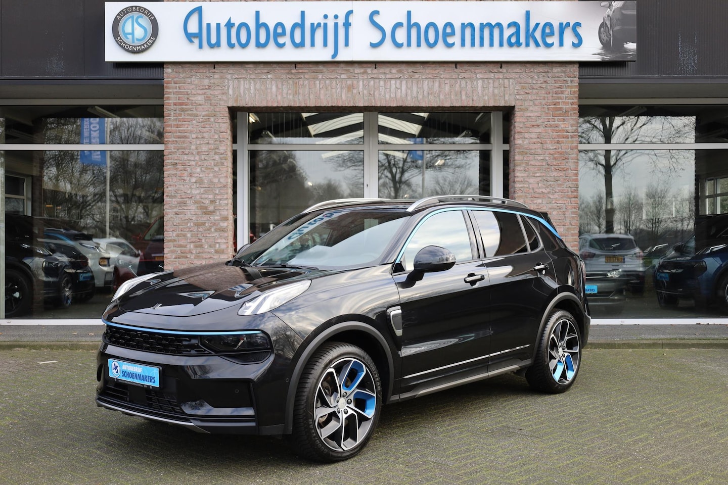 Lynk & Co 01 - 1.5 MY23! 6.6KWh ZWARTE-HEMEL ROLHOES MY23 360-CAMERA PANO/SCHUIF INFINITY DAB NAVI CARPLA - AutoWereld.nl
