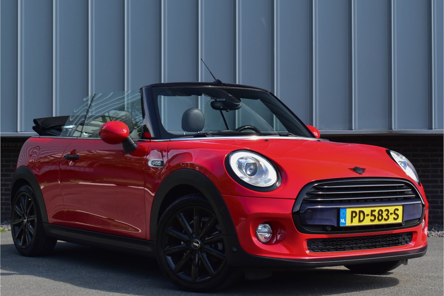 MINI Cabrio - 1.5 Cooper Cabrio | Leder | Camera | Keyless | Navi | Xenon/LED - AutoWereld.nl