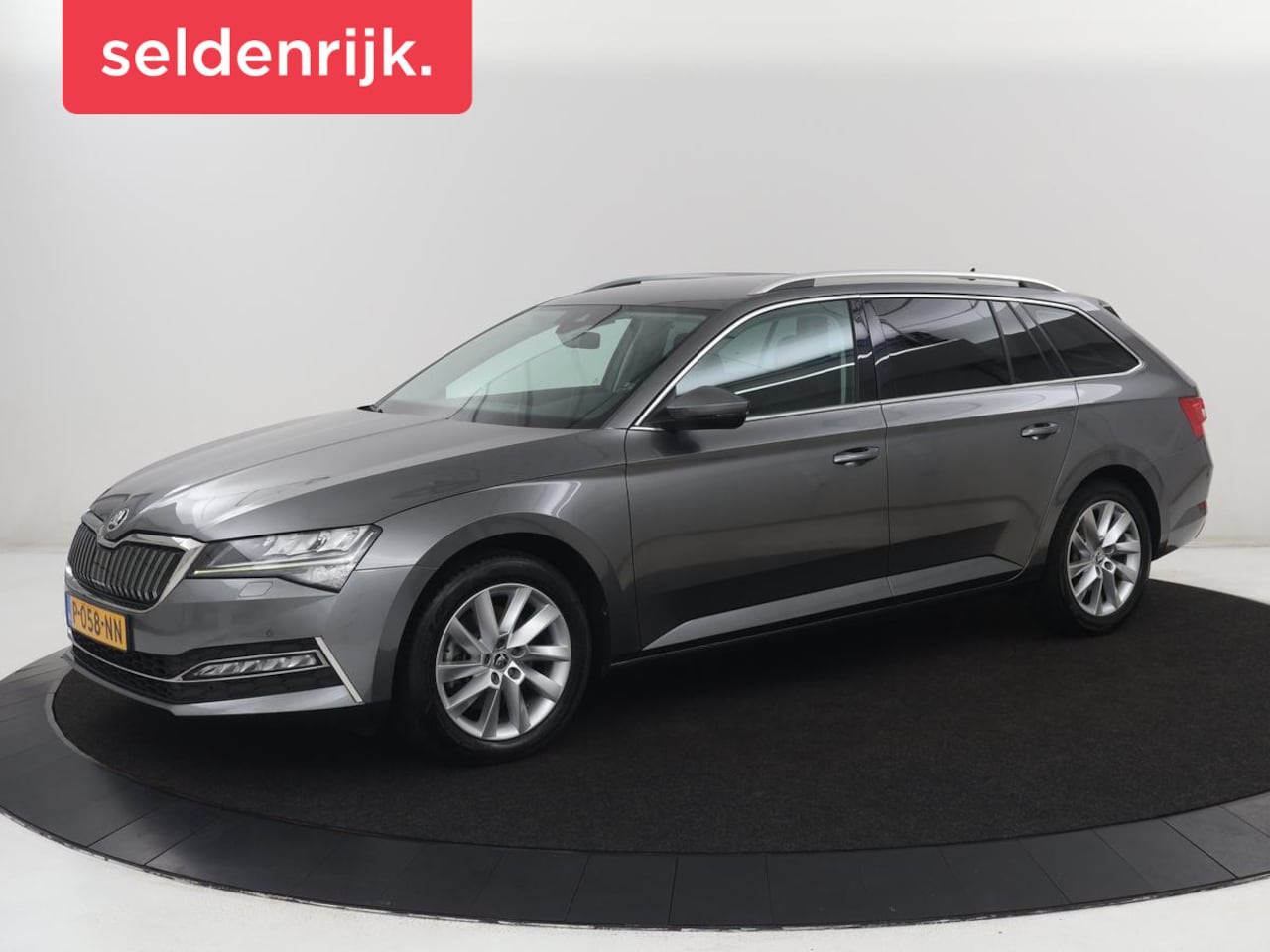 Skoda Superb Combi - 1.4 TSI iV Business Edition Plus | SOH 93,2% | Camera | Cruise control | Navigatie | DAB+ - AutoWereld.nl