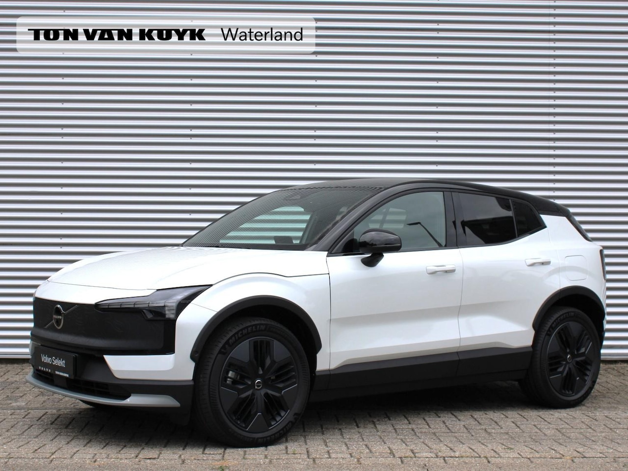 Volvo EX30 Cross Country - P5 Long Range Ultra Automaat / Panoramadak / Privacy Glass / Donker interieur / 360* camer - AutoWereld.nl