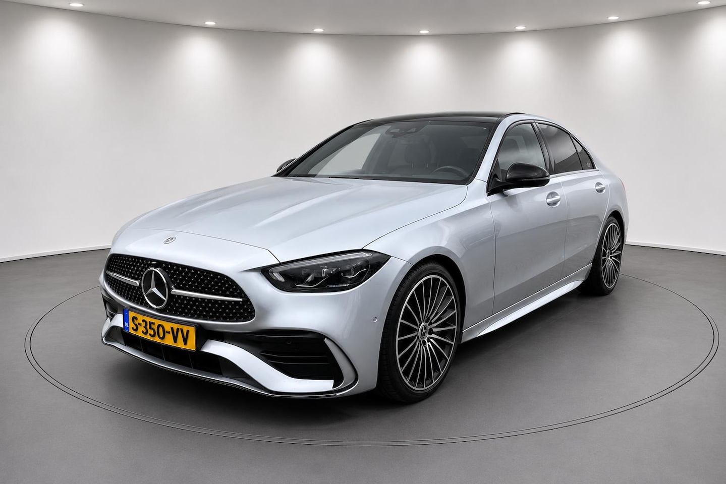 Mercedes-Benz C-klasse - 200 AMG Luxury Line Pano dak Night Pakket 19 inch Camera - AutoWereld.nl