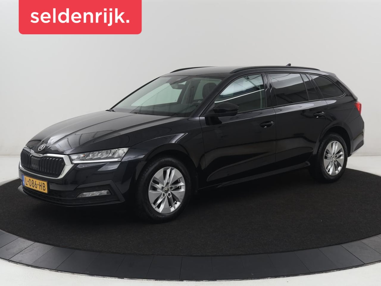 Skoda Octavia Combi - 1.0 e-TSI Business Edition | Cruise control | Park assist | Carplay | LED | Cruise control - AutoWereld.nl