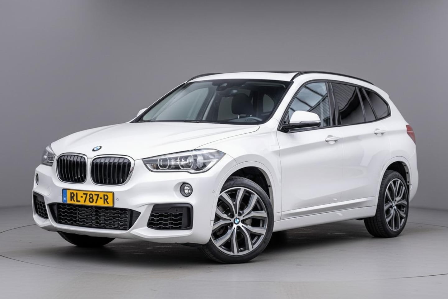 BMW X1 - xDrive20i 192pk M-Sport Org.NL|Pano-dak|Leder|HuD|Elek-A.klep|1e-eig.|Dealeronderhouden - AutoWereld.nl