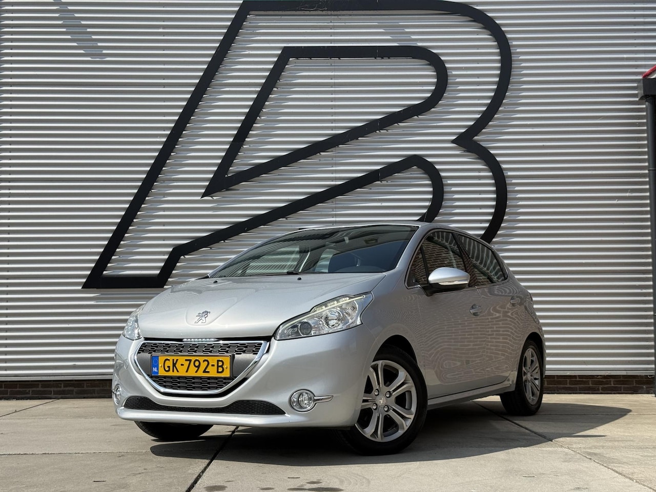 Peugeot 208 - 1.2 VTi Allure 2e Eigenaar|Clima|Cruise|PDC|Elek ramen|APK tot 8-2027 - AutoWereld.nl