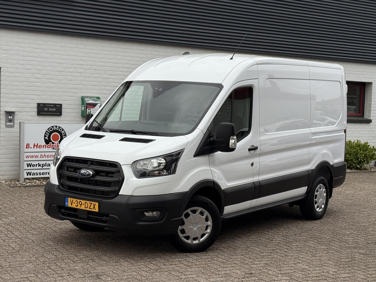 Ford Transit - GB 350 L2H2 TDCi 105pk FWD Trend/ Trekhaak met 2500KG trekgewicht/ Parkeersensoren V+A/ DA - AutoWereld.nl