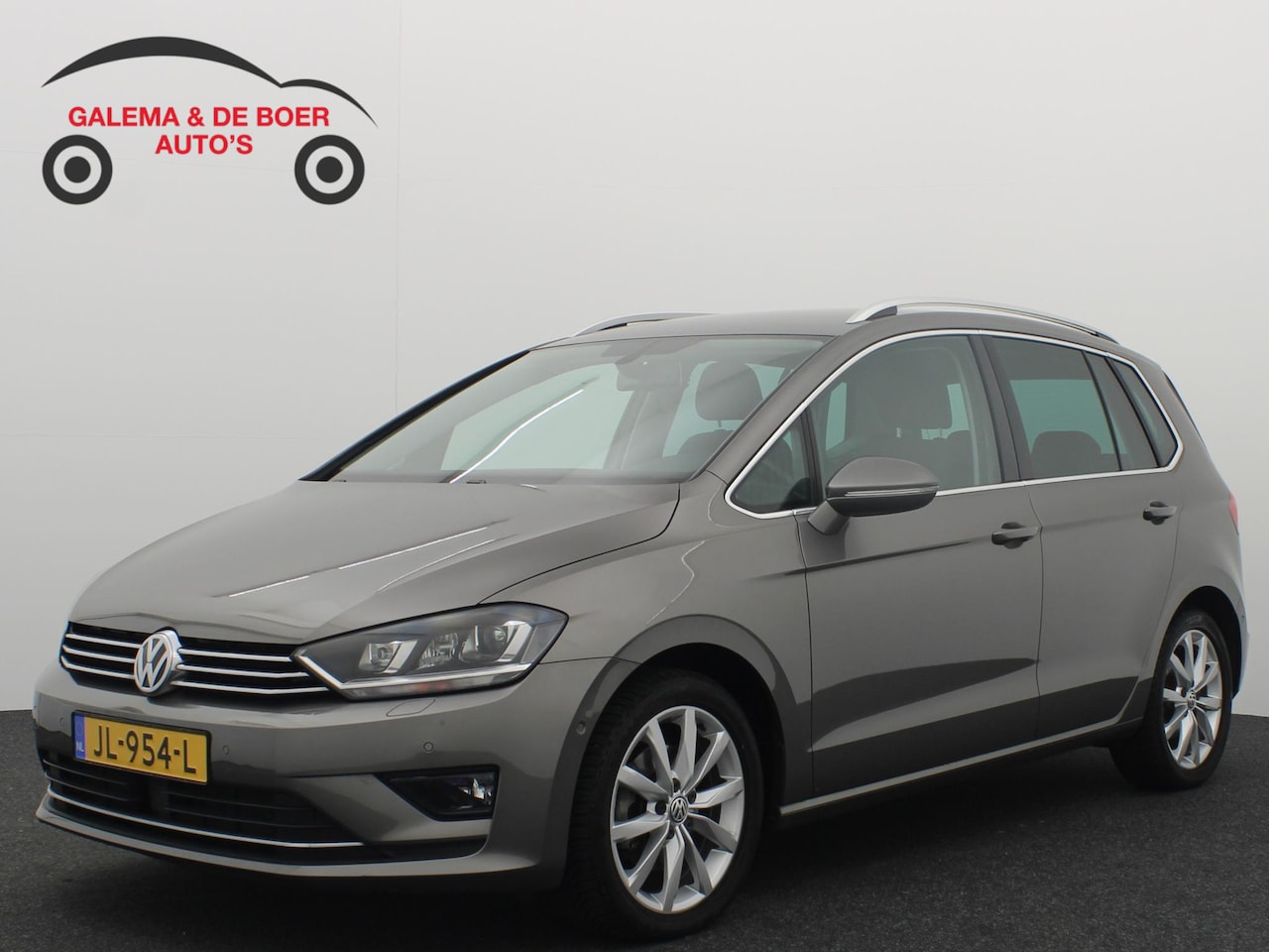 Volkswagen Golf Sportsvan - 1.4 TSI Highline AUTOMAAT / TREKHAAK / XENON / STOELVERW / CAMERA / NAVI / CLIMA / PDC / B - AutoWereld.nl