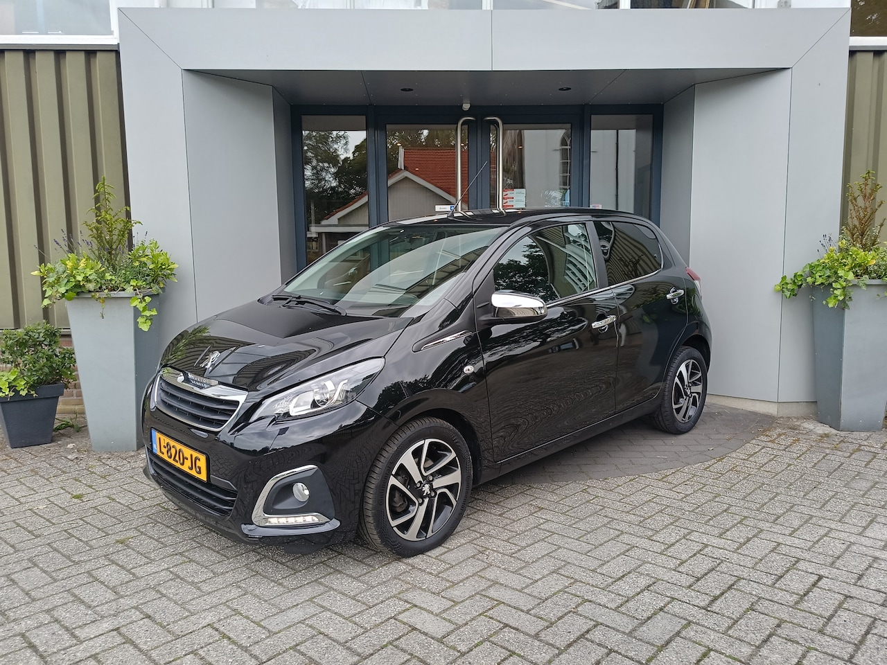 Peugeot 108 - 1.0 e-VTi Allure | BTW | Climate Controle | Camera | Apple Carplay | - AutoWereld.nl