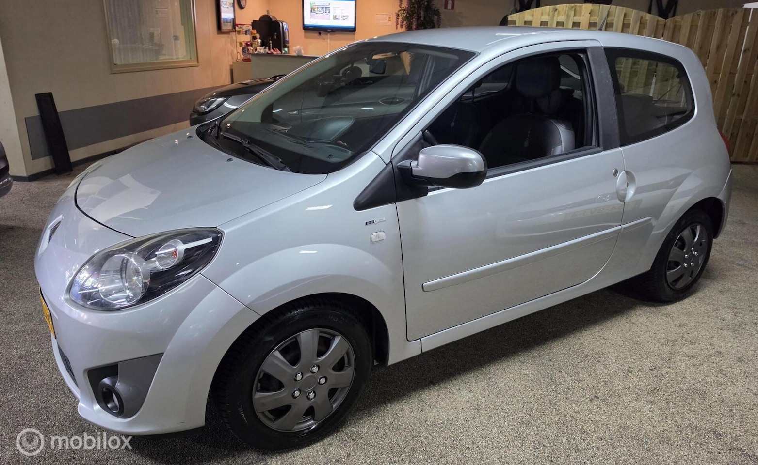 Renault Twingo - 1.2-16V Miss Sixty Airco elektrische ramen - AutoWereld.nl
