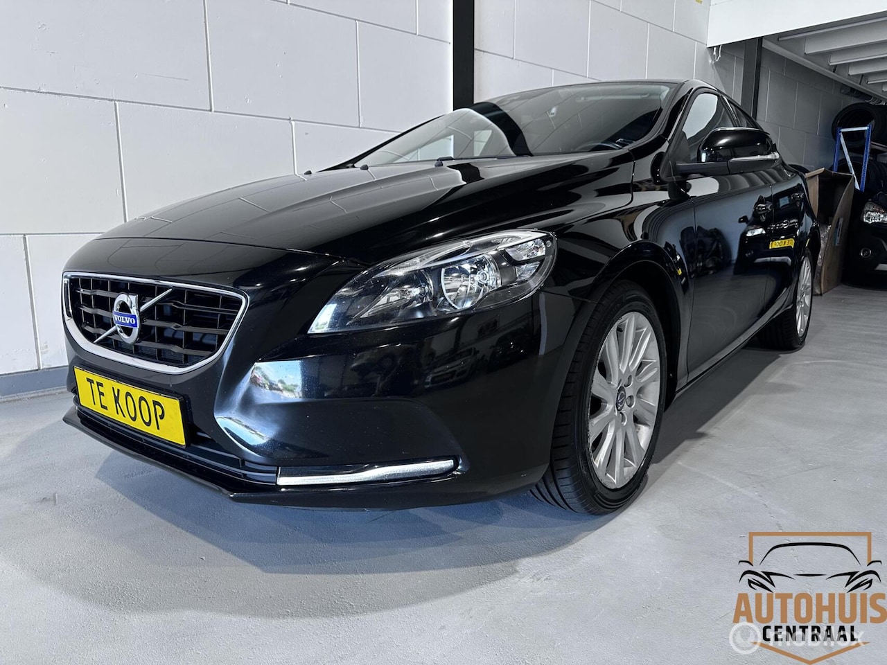 Volvo V40 - 2.0 T2 Momentum*NwAPK*Trekhaak*Nwbanden*Navi - AutoWereld.nl