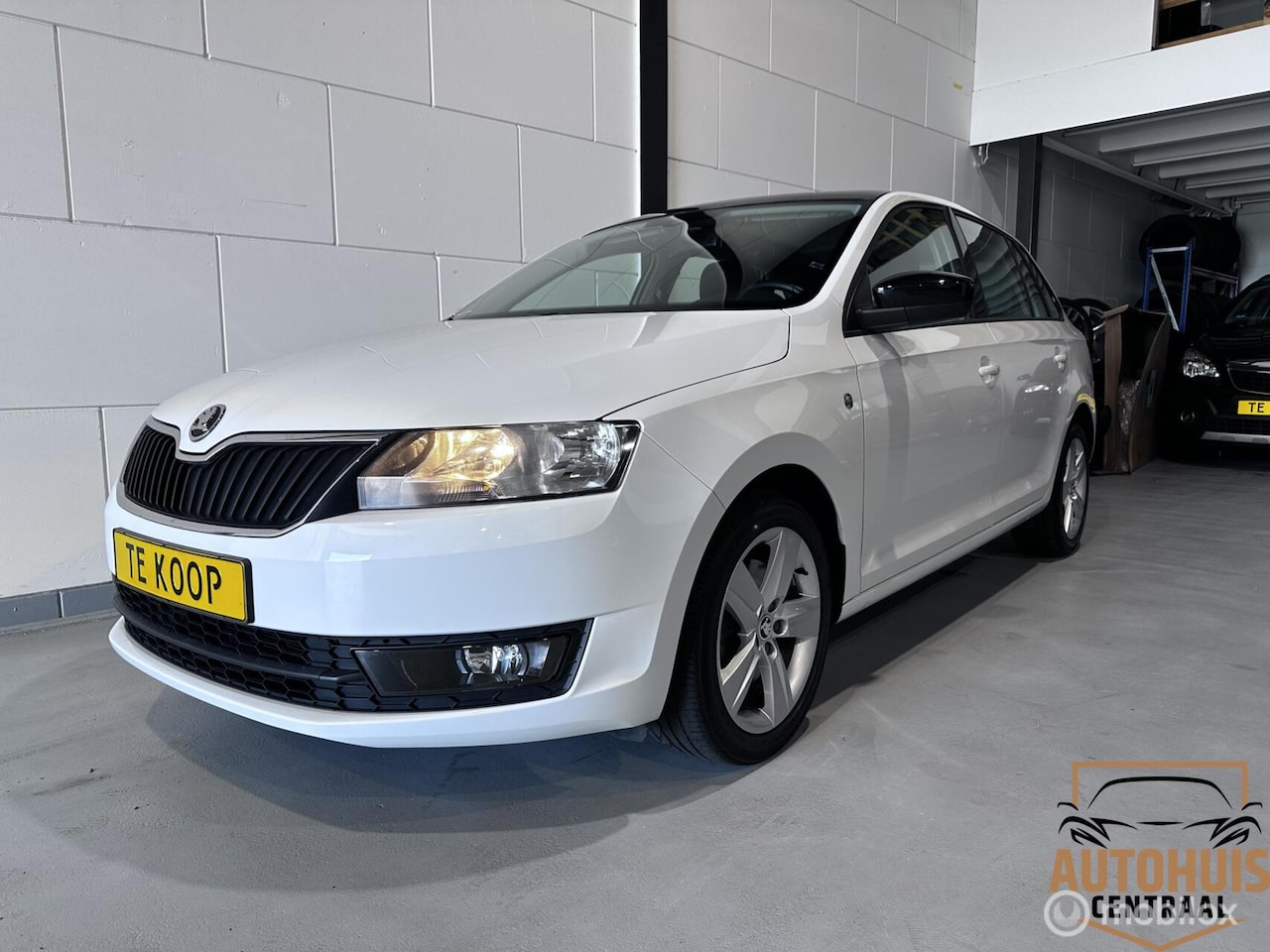 Skoda Rapid Spaceback - 1.2 TSI Greentech Style Edition 1.2 TSI Greentech Style Edition*Pano - AutoWereld.nl