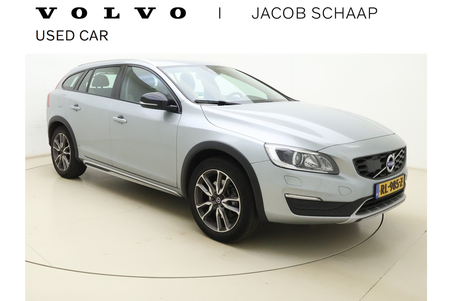 Volvo V60 Cross Country - D3 Polar+ | Sport stoelen | Trekhaak | Dealer onderhouden - AutoWereld.nl
